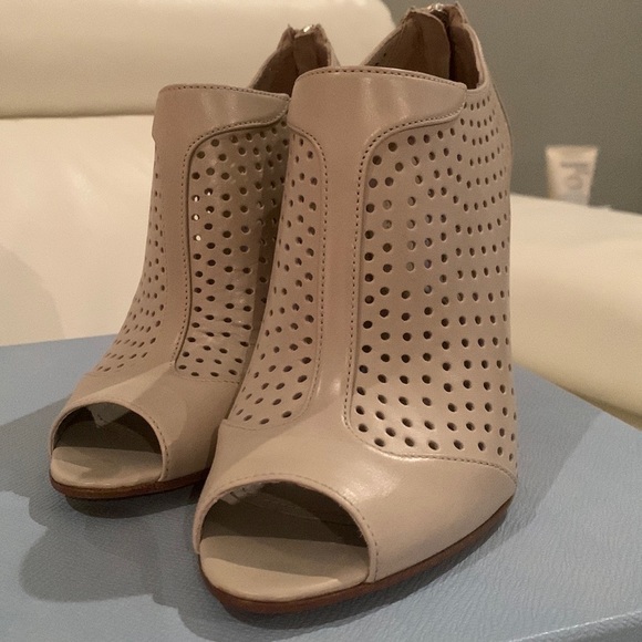 Prada shoes - Picture 3 of 13